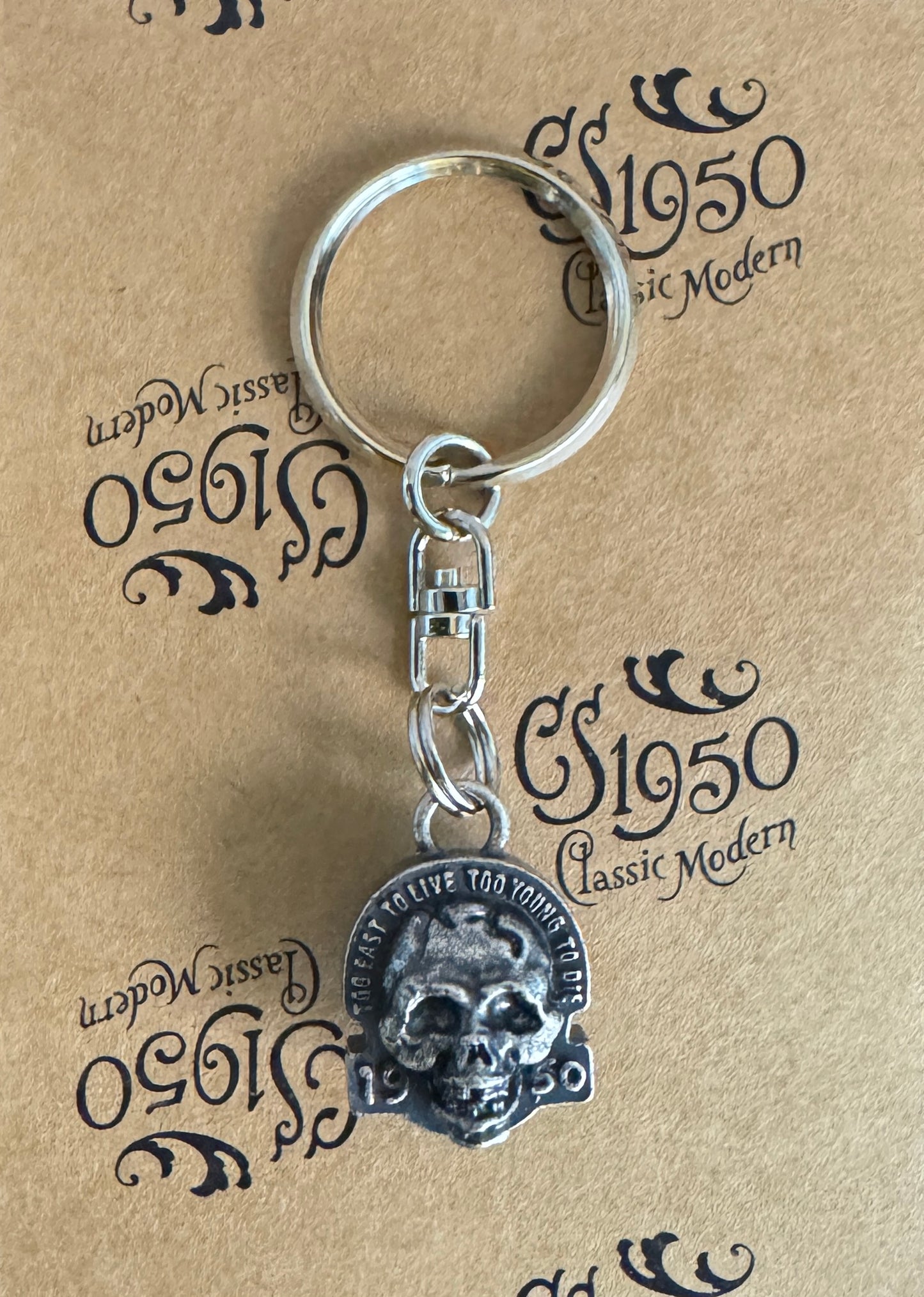 CS 1950 SKULL KEY HOLDER